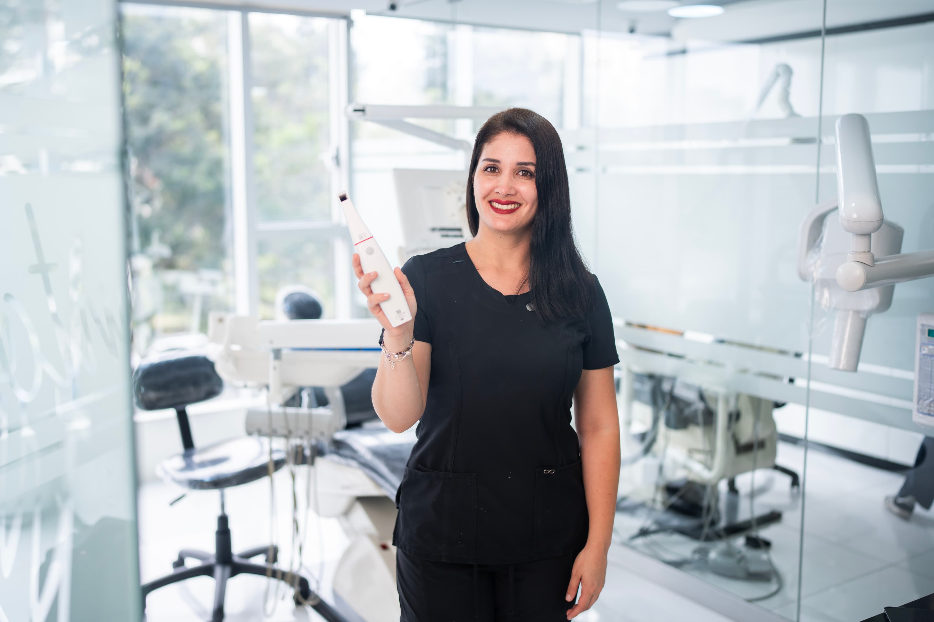 Instalaciones Modernas Pasillo — Clínica Dental Odonto Smart Lima