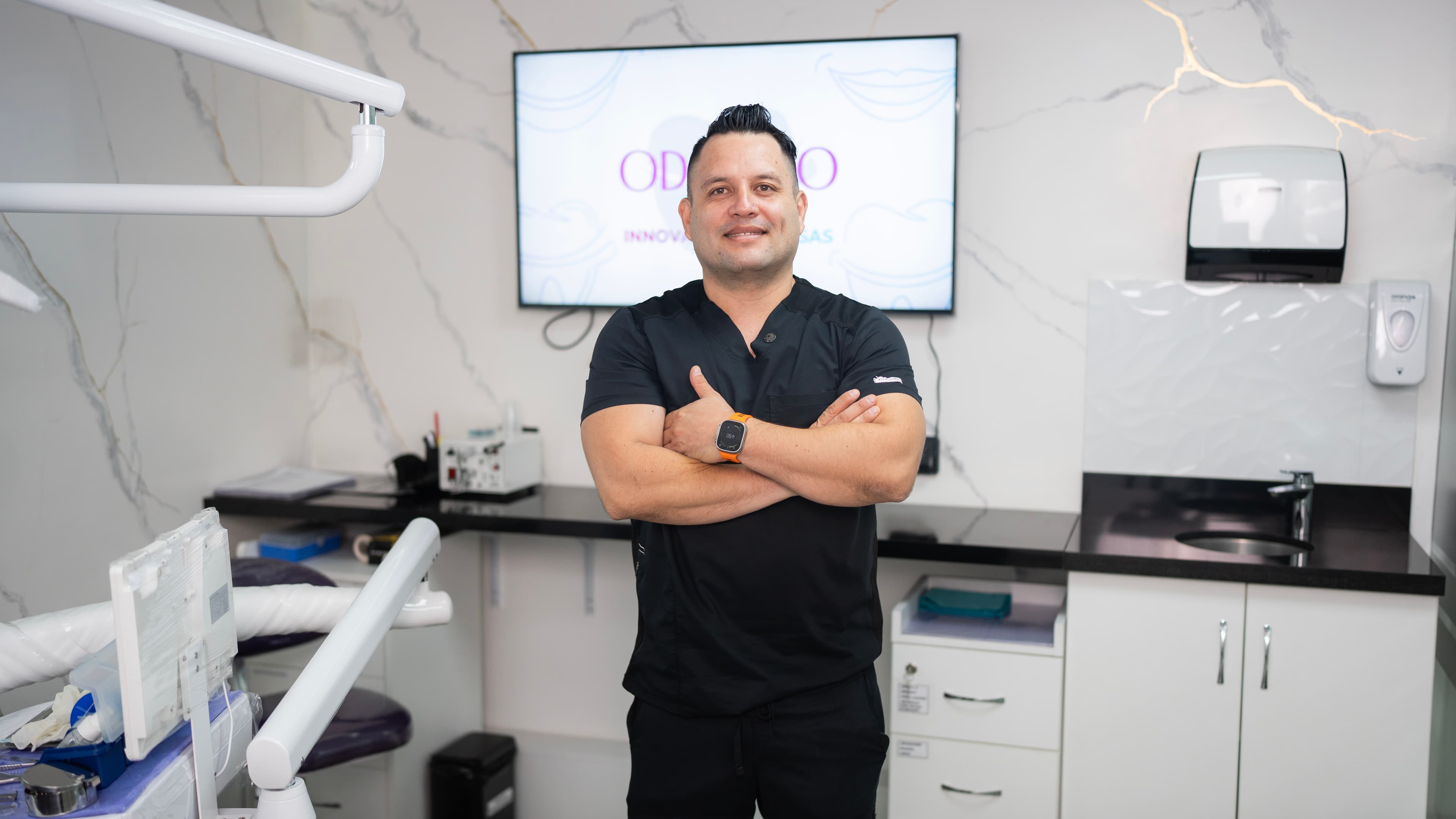 Recepción de clínica dental Odonto Smart en Lima con diseño premium